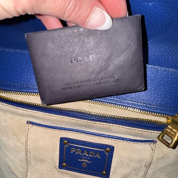 💙 Prada 💙 - Picture 4 of 16